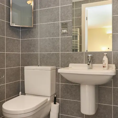 Chase View Apartment *